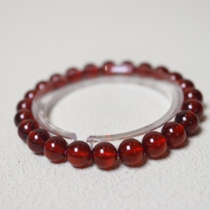 Braccialetto Personalizzato in Granato Rosso Intenso e Ambra Reiki, Pietra per Chakra della Radice, Coraggio e Passione - Product Image 2