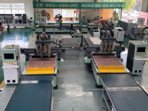 Centre d'usinage CNC robuste One Drag Two, équipement intelligent pour le travail du bois, machine de production de meubles sur mesure - Product Image 1
