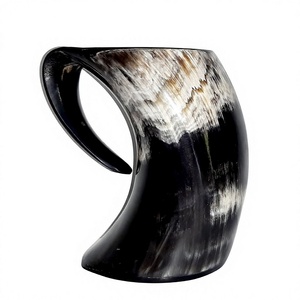 Mug en corne de buffle naturelle de style viking, fait main, écologique, pour boire de la bière, technique de polissage - Product Image 1