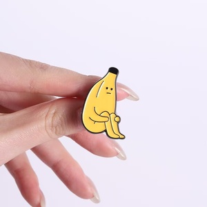 Pin Logam Kartun Grosir Bentuk Unik "Manusia Pisang" Bros Lucu Aksesoris Lencana Logam Buah Kartun - Product Image 5