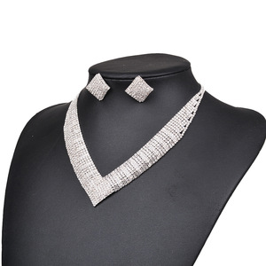 <span class=keywords><strong>Set</strong></span> di gioielli con strass di sconto alla moda <span class=keywords><strong>set</strong></span> di orecchini di collana impermeabili alla moda - Product Image 1