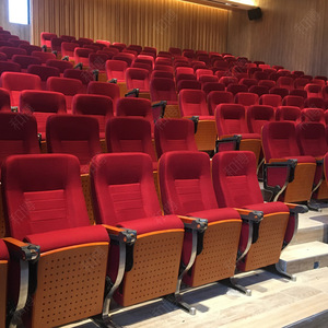 Sillas de teatro escalonadas Manwa Expo HB601 de haya roja con pasamanos para asientos en aulas escolares, hospitales y salas de conferencias - Product Image 4