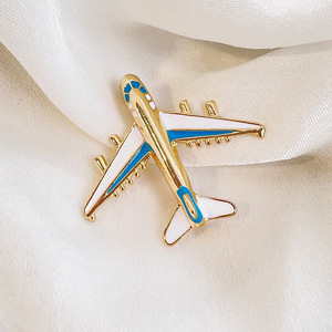 Chất Lượng Cao 3D Huy Hiệu Khuyến Mại Quà Tặng Bán Buôn Tùy Chỉnh Phim Hoạt Hình Giá Rẻ Giá Kim Loại Mạ Vàng Túi Trang Trí Ve Áo Pin Máy Bay - Product Image 3