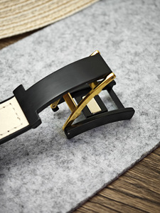 <span class=keywords><strong>Bracelet</strong></span> magnétique en <span class=keywords><strong>cuir</strong></span> véritable à la mode pour <span class=keywords><strong>Apple</strong></span> <span class=keywords><strong>Watch</strong></span> <span class=keywords><strong>ultra</strong></span> 2 10 Band 49mm 44mm 40mm 45mm 41mm 38mm <span class=keywords><strong>Bracelet</strong></span> en <span class=keywords><strong>cuir</strong></span> + silicone - Product Image 6