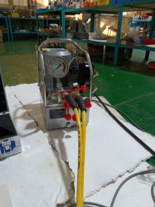 Bomba de pistón hidráulica eléctrica portátil de doble acción y 3 etapas PED304ER, 1.1 KW, alta presión 70MPa, acoplamiento rápido, 7L - Product Image 4