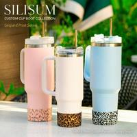 Protège-bas de gobelet en silicone pour accessoires de boisson, manchon pour tasses de voyage de 12oz à 40oz, logo et couleur personnalisables disponibles