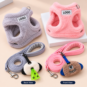 Harnais d'hiver pour chien, gilet en fausse fourrure de lapin, confortable et chaud, réglable, avec laisse pour chat, pour les promenades par temps froid en extérieur - Product Image 1