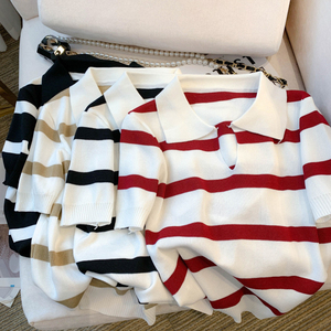Vente en gros de vêtements d'été tendance pour femmes : Blouse, Hauts à col polo à manches courtes, T-shirt tricoté rayé décontracté - Product Image 1