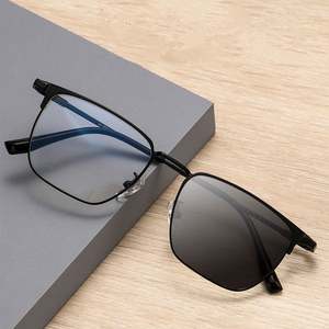 Gafas de Lectura Fotocromáticas Multifocales Progresivas Cuadradas Unisex de Moda 2025 para Hipermetropía, Doble Propósito Cercano-alejado - Product Image 1