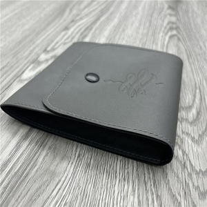 Sang Trọng Grey PU Phong Bì <span class=keywords><strong>Pouch</strong></span> Túi Với Tùy Chỉnh Dập Nổi Logo Giả Da Đồ Trang Sức Quà Tặng Túi <span class=keywords><strong>Pouch</strong></span> Với Nút - Product Image 6