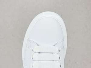 รองเท้าลำลองพื้นหนาคุณภาพสูง ระบายอากาศได้ดี กันลื่น เพิ่มความสูง สำหรับผู้ชายและผู้หญิง สไตล์กลางแจ้ง ผลิตภัณฑ์พรีเมียม - Product Image 2