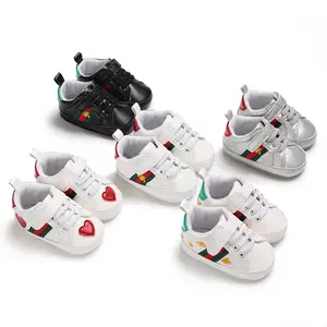 وصل حديثًا بالجملة حذاء رياضي من البولي يوريثلين مضاد للانزلاق من 0-18 شهرًا حذاء للأولاد حديثي الولادة