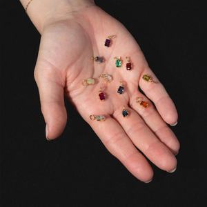 Breloque personnalisable tendance en acier inoxydable 316L plaqué or 18 carats avec pierre de naissance pour la fabrication de bijoux – Vente en gros - Product Image 2