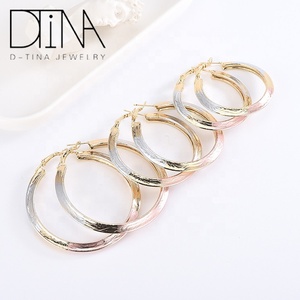 Boucles d'oreilles à clip DTINA, style classique et magnifique, exagérées, à trois tons, à large cercle, sont attrayantes - Product Image 5