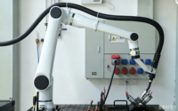 Station de travail robotisée mobile pour la soudure, pour les petites et moyennes usines, ateliers de fabrication métallique, soudage automatique