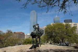 Sculpture de cheval à dos de cowboy en bronze moderne sur mesure avec technique de moulage par <span class=keywords><strong>MALTON</strong></span> (MT-210) - Product Image 3