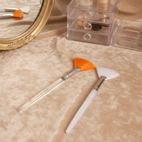 Échantillon gratuit de poils synthétiques brosse éventail de petite taille brosse masque cosmétique pour le visage brosse éventail visage incurvé pour le visage