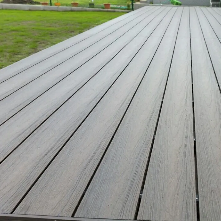 고품질 목제 곡물 깊은 돋을새김 반대로 썩은 wpc 옥외 decking