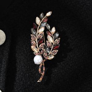 Broches de Cristal con Flores, Modernos y Elegantes, Botones de Diamantes de Imitación, Aleación Chapada en Oro, Personalizados, Unisex, para Uso Diario, Compromiso, Boda - Product Image 4