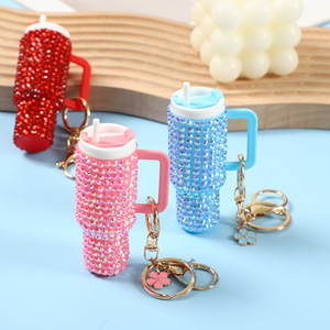 Portachiavi <span class=keywords><strong>a</strong></span> Forma di Tazza Carina con Strass, Mini Portachiavi <span class=keywords><strong>a</strong></span> Forma di Bicchiere, Porta Balsamo Labbra per Borsa, Borsetta, Zaino - Product Image 6