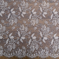 YY Haute Qualité Floral 100% Polyester Blanc Dentelle Tissu Léger Cils Français Dentelle Tissu pour La Fabrication De Robe De Mariée
