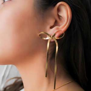 Pendientes de acero de titanio con borlas y lazo, chapados en oro de 18 quilates, para mujer, uso diario - Product Image 1