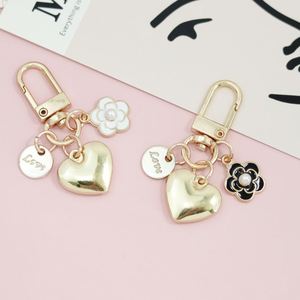 Llaveros Colgantes de Aleación con Forma de Corazón, Bonitos y de Alta Calidad, al por Mayor, con MOQ Bajo, en Stock, para Accesorios de Fundas de Auriculares y Colgantes de Bolsos - Product Image 3