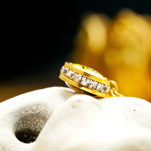 จี้เพชรสลักลายสวดมนต์เหลิงหยาน สแตนเลสแฟชั่น สีเหลืองเสริมทรัพย์ สีเขียวเสริมความรุ่งเรือง  ปรับแต่งลวดลายได้ - Product Image 3