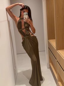 Abito lungo sexy con strass <span class=keywords><strong>e</strong></span> cut-out, scollo all'americana, design senza schienale, tinta unita, alla moda, per serate ed eventi. - Product Image 2