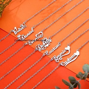 <span class=keywords><strong>Collana</strong></span> <span class=keywords><strong>con</strong></span> nome personalizzato <span class=keywords><strong>con</strong></span> corona personalizzata da donna <span class=keywords><strong>con</strong></span> <span class=keywords><strong>targhetta</strong></span> gioielli 18K oro acciaio inossidabile lettere iniziali collane cubane - Product Image 1