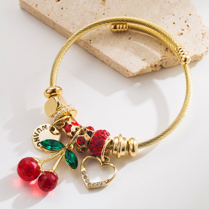 <span class=keywords><strong>Bracelet</strong></span> <span class=keywords><strong>de</strong></span> <span class=keywords><strong>charme</strong></span> tendance plaqué or 18 carats en acier inoxydable étanche <span class=keywords><strong>Bracelet</strong></span> à breloques cerise pour femmes - Product Image 3
