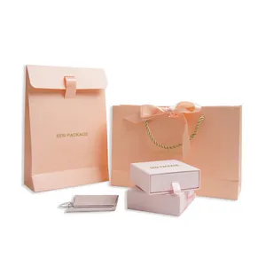 定制标志珠宝包装盒，带插入泡沫粉色纸袋和珠宝盒