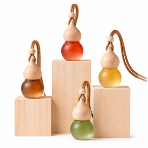 Diffuseur de parfum pour voiture en forme de <span class=keywords><strong>gourde</strong></span> avec <span class=keywords><strong>bouchon</strong></span> en bois et flacon en verre dépoli pour décoration intérieure de voiture – Vente en gros - Product Image 1