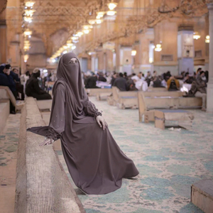 ชุดเดรสเรียบง่ายแบบมุสลิมสำหรับรอมฎอนและอีด ปี 2025 จากผู้ผลิต Yibaoli ผ้าไนดาแบบเรียบ สไตล์ดูไบ มี 6 สี ผลิตจากโพลีเอสเตอร์ พร้อมเชือกปรับได้ - Product Image 3