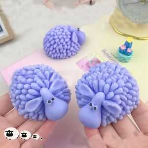 Divertido y Creativo Juguete de Peluche de Cordero Morado de 7.5cm, TPR Suave, para Aliviar el Estrés, Regalo para Niños y Adultos - Product Image 3