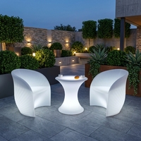 Table rectangulaire éclairée par LED avec chaises en forme de fleur de prunier, imperméable et durable, adaptée aux restaurants, terrasses, bars, KTV et clubs