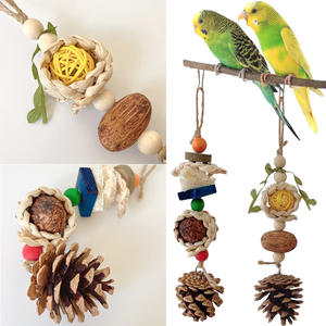 Mangeoire à oiseaux en bois de maïs naturel écologique, forme ronde, pour perroquets, utilisation en extérieur et en intérieur, toutes saisons - Product Image 4