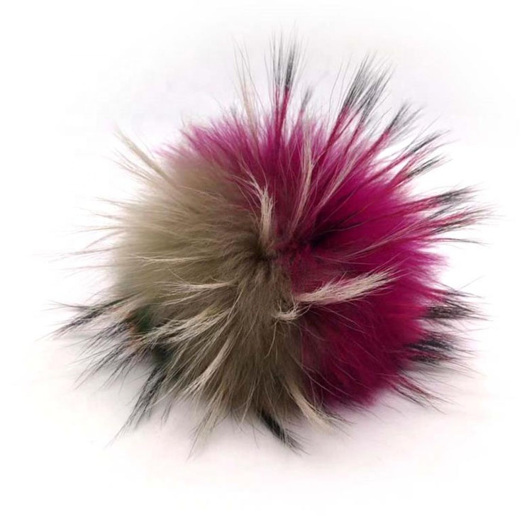 Помпоны из натурального меха енота оптом