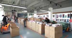 Lot de T-shirts pour hommes en surplus d'usine |   Matériaux en polyester et coton pour toutes les saisons, expédition annulée, déstockage, nouvelles tailles assorties - Product Image 2