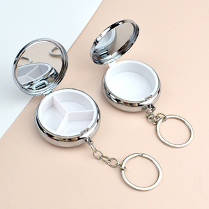 กล่องเก็บยาแบบพกพาสำหรับเดินทาง กล่องจัดระเบียบยาแบบแบ่งช่อง ทำจากโลหะ - Product Image 1