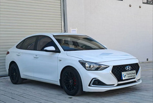 Hyundai Verna 1.6L 2018 Usado, Sedán Familiar Compacto, Rendimiento Estable, Eficiente en Consumo <span class=keywords><strong>de</strong></span> Combustible, Auto para Viajes Diarios en Buen Estado - Product Image 3