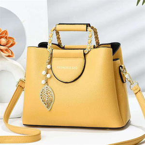 Estilo novedoso 2022, nueva moda, bolso cruzado de felpa a <span class=keywords><strong>la</strong></span> moda <span class=keywords><strong>simple</strong></span>, bolso de hombro de lujo para mujer, bolsos de mano - Product Image 5