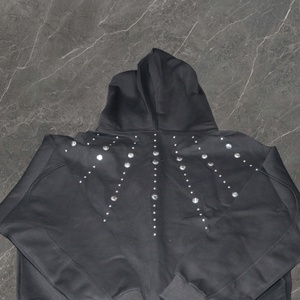 Sweat à capuche noir pour homme avec strass, coupe classique, en polyester tricoté, style streetwear décontracté, motif à pois, design automne - Product Image 6