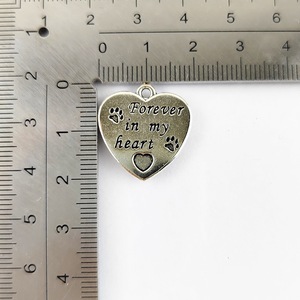 Ciondoli a Cuore 20x21mm con Scritta 'Forever <span class=keywords><strong>in</strong></span> <span class=keywords><strong>My</strong></span> <span class=keywords><strong>Heart</strong></span>' per Gioielli Antichi, Collane e Bracciali <span class=keywords><strong>in</strong></span> Lega - Product Image 3