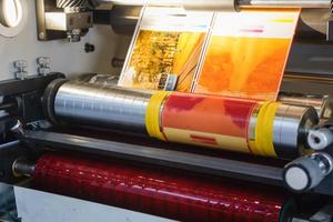 Máquina de impresión automática de etiquetas flexográficas: sistema controlado por PLC para producción de pegatinas y etiquetas - Product Image 2