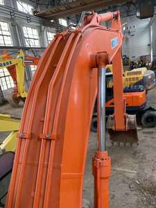 รถขุดไฮดรอลิกมือสอง Hitachi EX200-5 รุ่นปี 2020 น้ำหนัก 20 ตัน พร้อมขาย  ประกอบด้วยเครื่องยนต์ มอเตอร์ PLC ปั๊มหลัก บุ้งกี๋ขนาด 1 เมตร  พร้อมจำหน่าย - Product Image 4