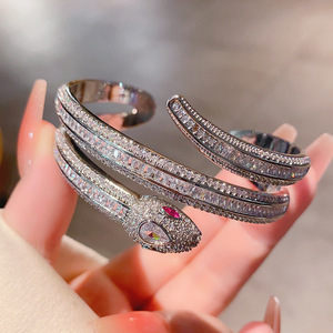 Brazalete Abierto en Forma de Serpiente, Chapado en Oro y Plata, Joyería de Cobre para Fiestas, Primavera 2025, Origen Yiwu - Product Image 3