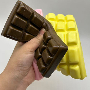 Juguete Blandito con Forma de Barra de Chocolate de 15.5cm, Juguete Antiestrés Suave para Apretar, 3 Colores para Recuerdos de Fiesta - Product Image 2