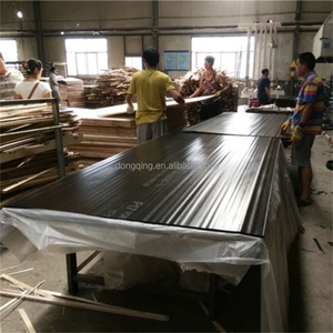 Contrachapado Fenólico Negro de 4x8 18mm de la Mejor Calidad a <span class=keywords><strong>Precio</strong></span> de Fábrica, Resistente al Agua E2 para Encofrados de Construcción - Product Image 6