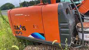 Mini-excavatrice sur chenilles Hitachi ZX60 d'occasion de 6 tonnes, modèle Zaxis ZX60U, pelle hydraulique, modèle 2023, certifiée, avec pompe, roulement et engrenage, fabriquée au Japon - Product Image 4
